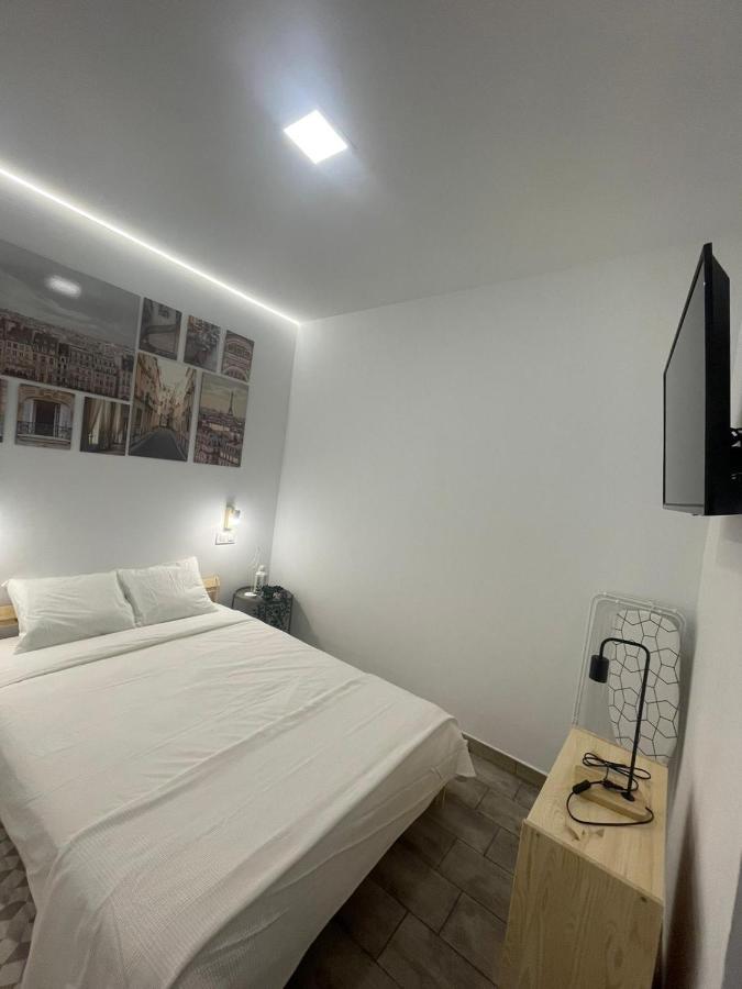 Apartamentos Jap Villaamil Madrid Exteriör bild